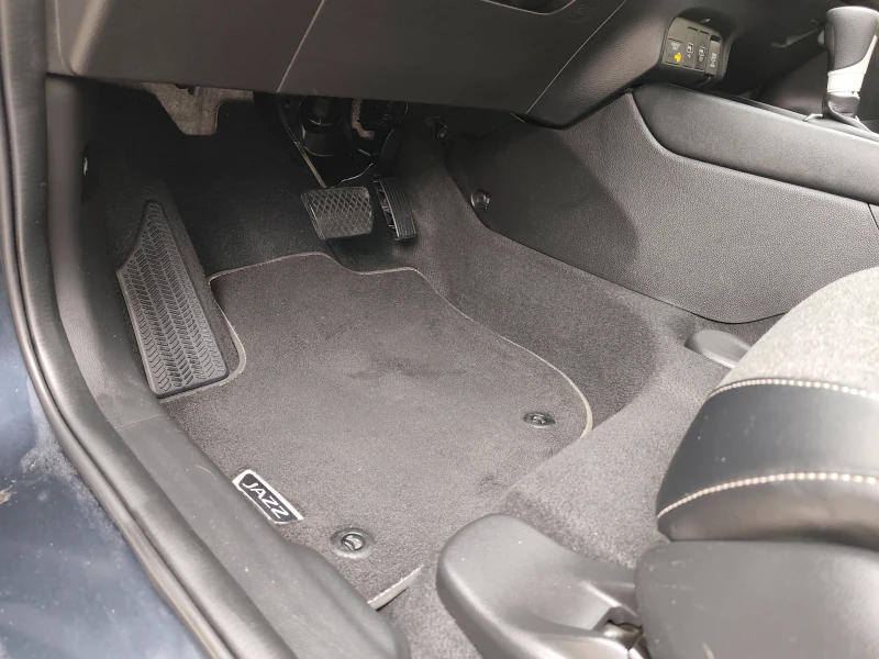 Honda Jazz 1.5 Hibrid, снимка 15 - Автомобили и джипове - 53403787
