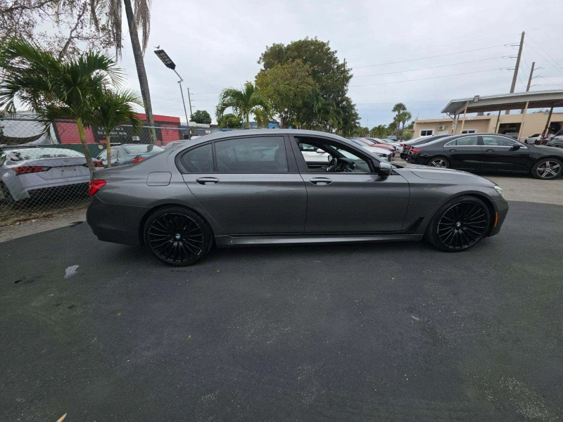 BMW 740 M* SPORT* HARMON* KARDON* LANE* ASSIST* , снимка 3 - Автомобили и джипове - 53455846