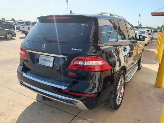 Mercedes-Benz ML 550 Lane Departure/Keyless/Multi-Zone/Подгрев/Камери, снимка 3 - Автомобили и джипове - 47815834