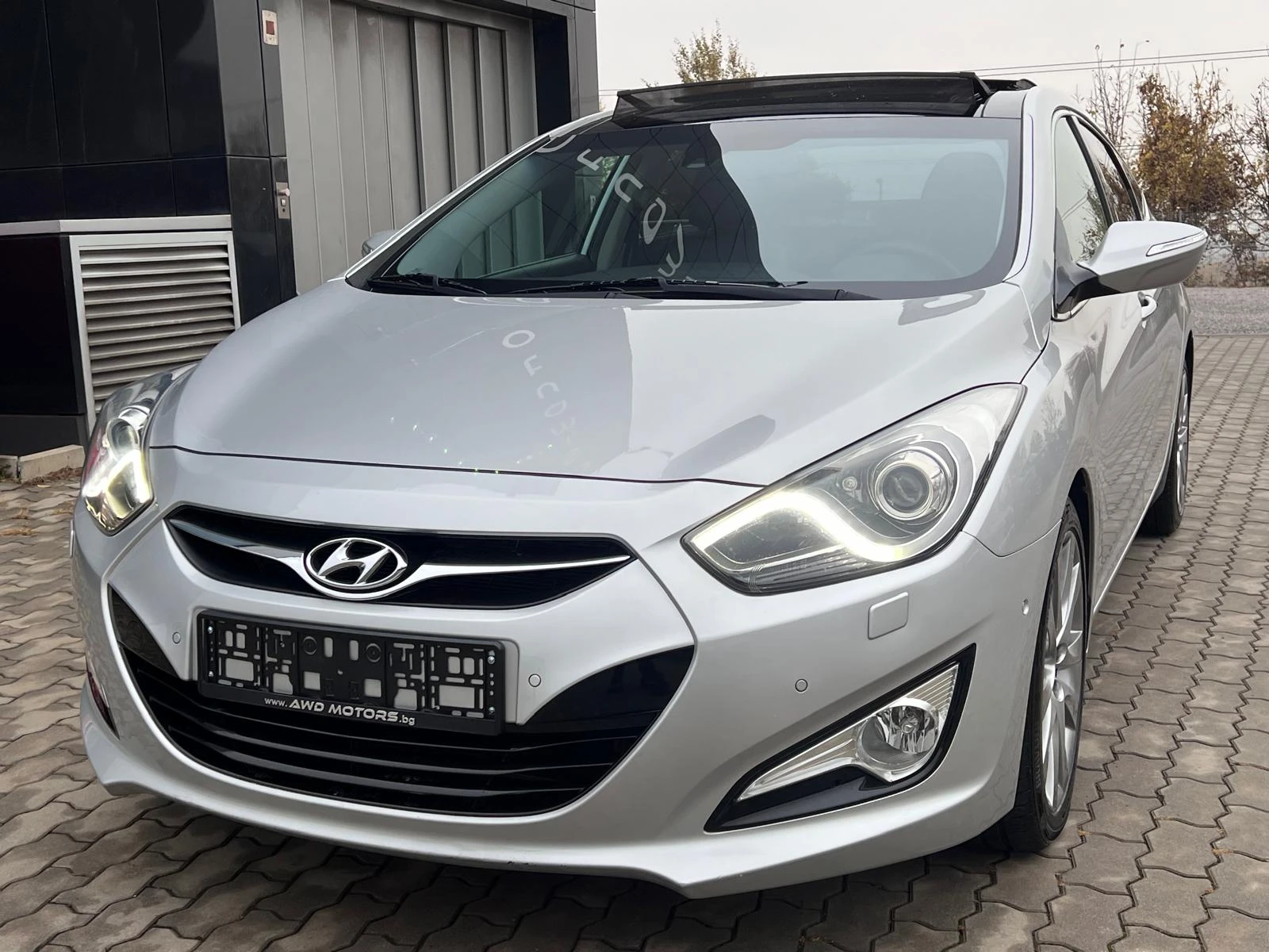 Hyundai I40 2.0i 178кс VERTEX Панорама Автоматик Нави Камера - изображение 2