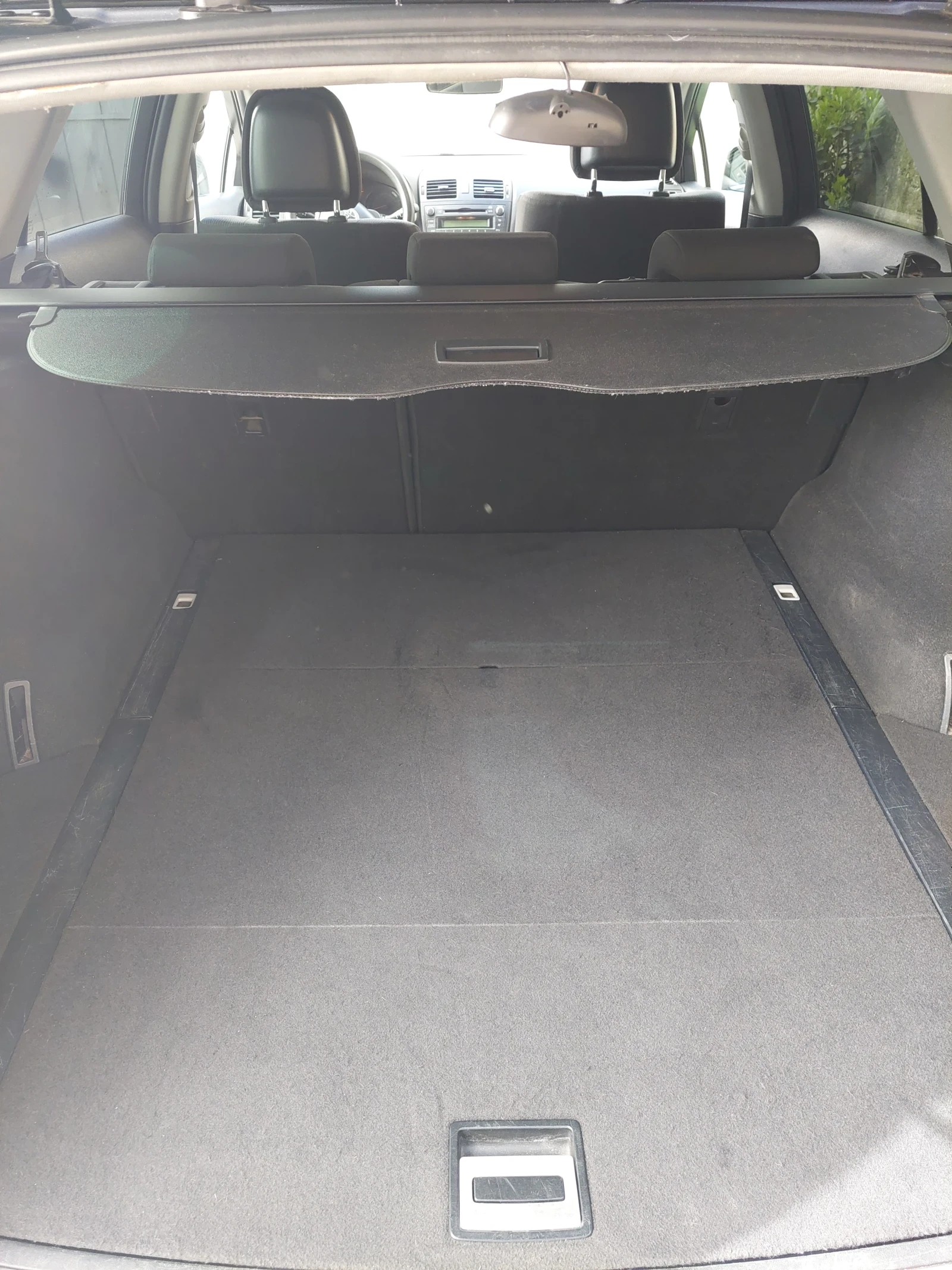 Toyota Avensis 1.8 Бензин/газ, снимка 5 - Автомобили и джипове - 53832875