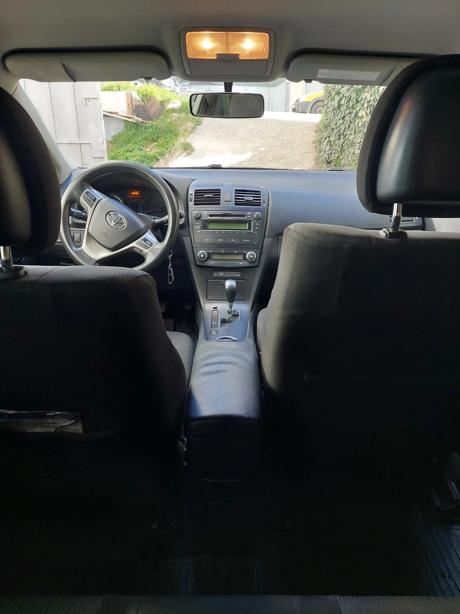 Toyota Avensis 1.8 Бензин/газ, снимка 4 - Автомобили и джипове - 53832875