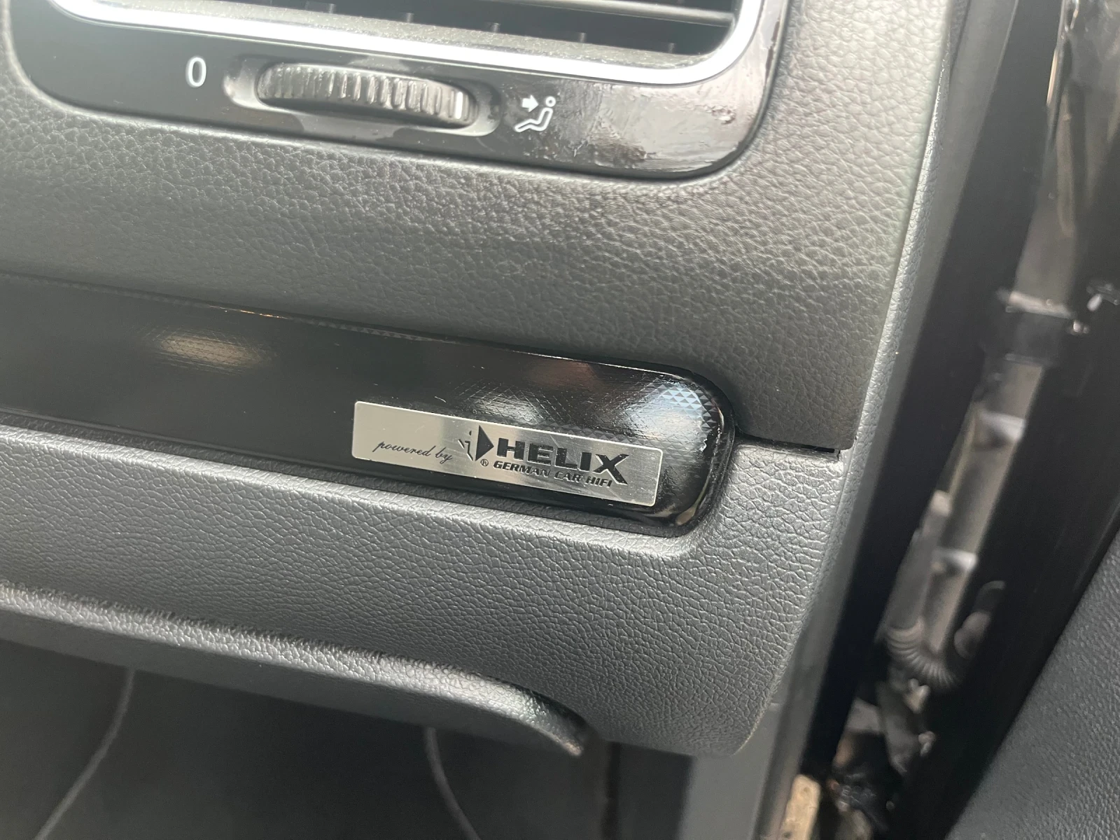 VW Golf 2.0Tdi - DSG - Navi - SWISS , снимка 13 - Автомобили и джипове - 54637518