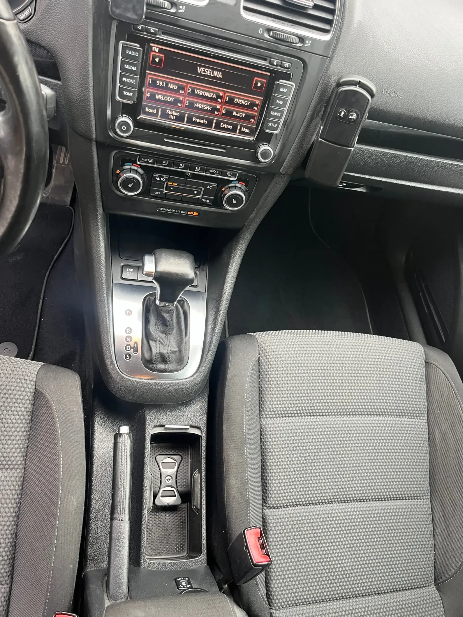 VW Golf 2.0Tdi - DSG - Navi - SWISS , снимка 16 - Автомобили и джипове - 54637518