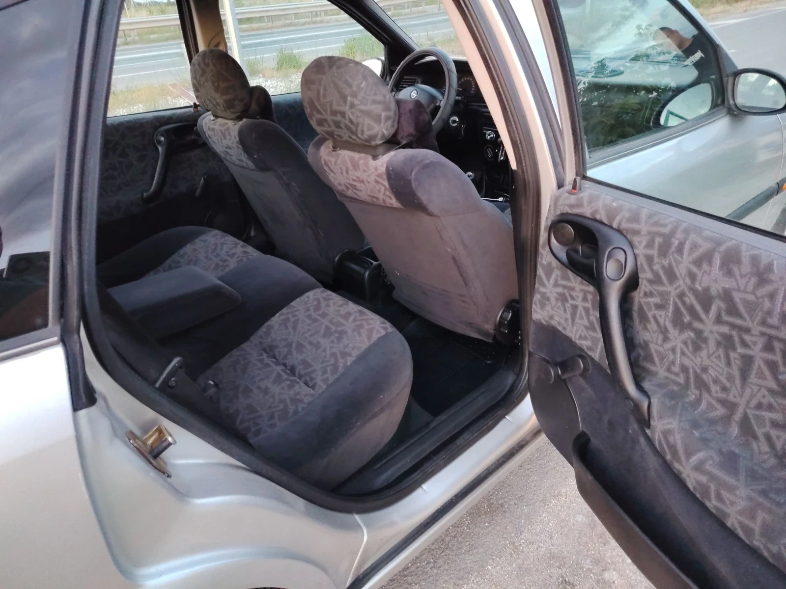 Opel Vectra 1.6 моно ГАРАЖНА, снимка 10 - Автомобили и джипове - 54896304
