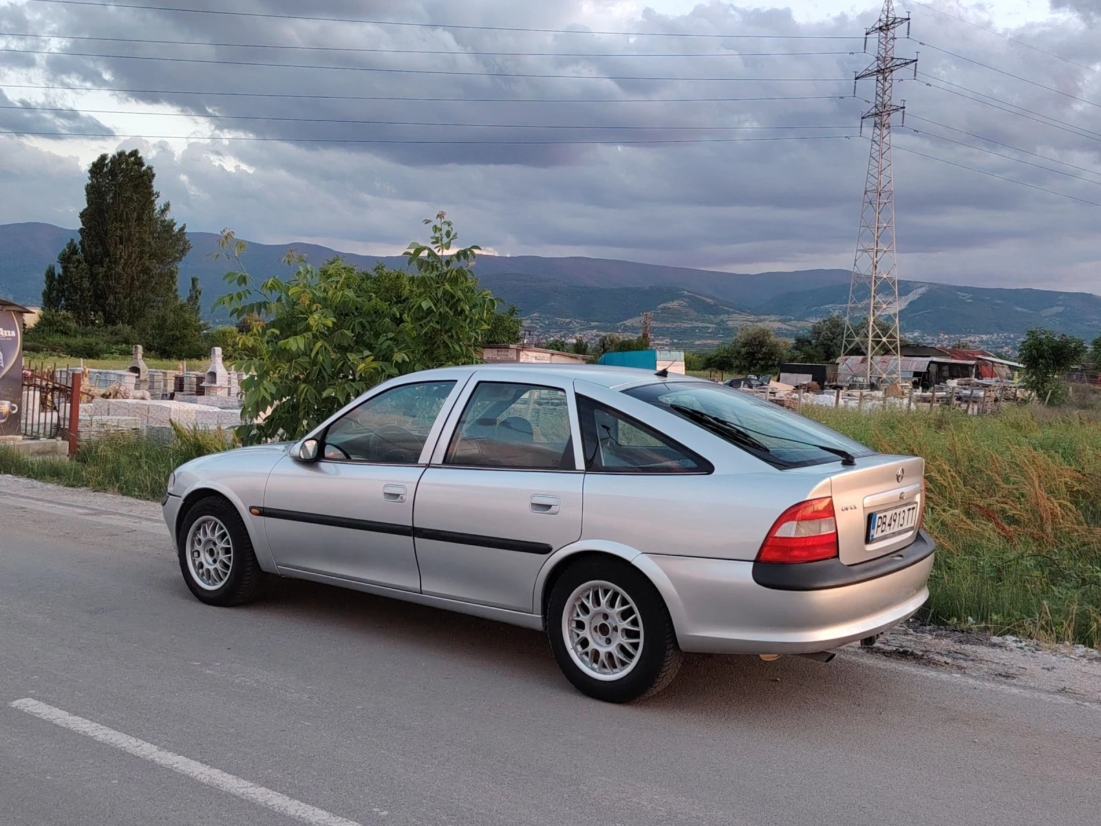 Opel Vectra 1.6 моно ГАРАЖНА, снимка 2 - Автомобили и джипове - 54896304
