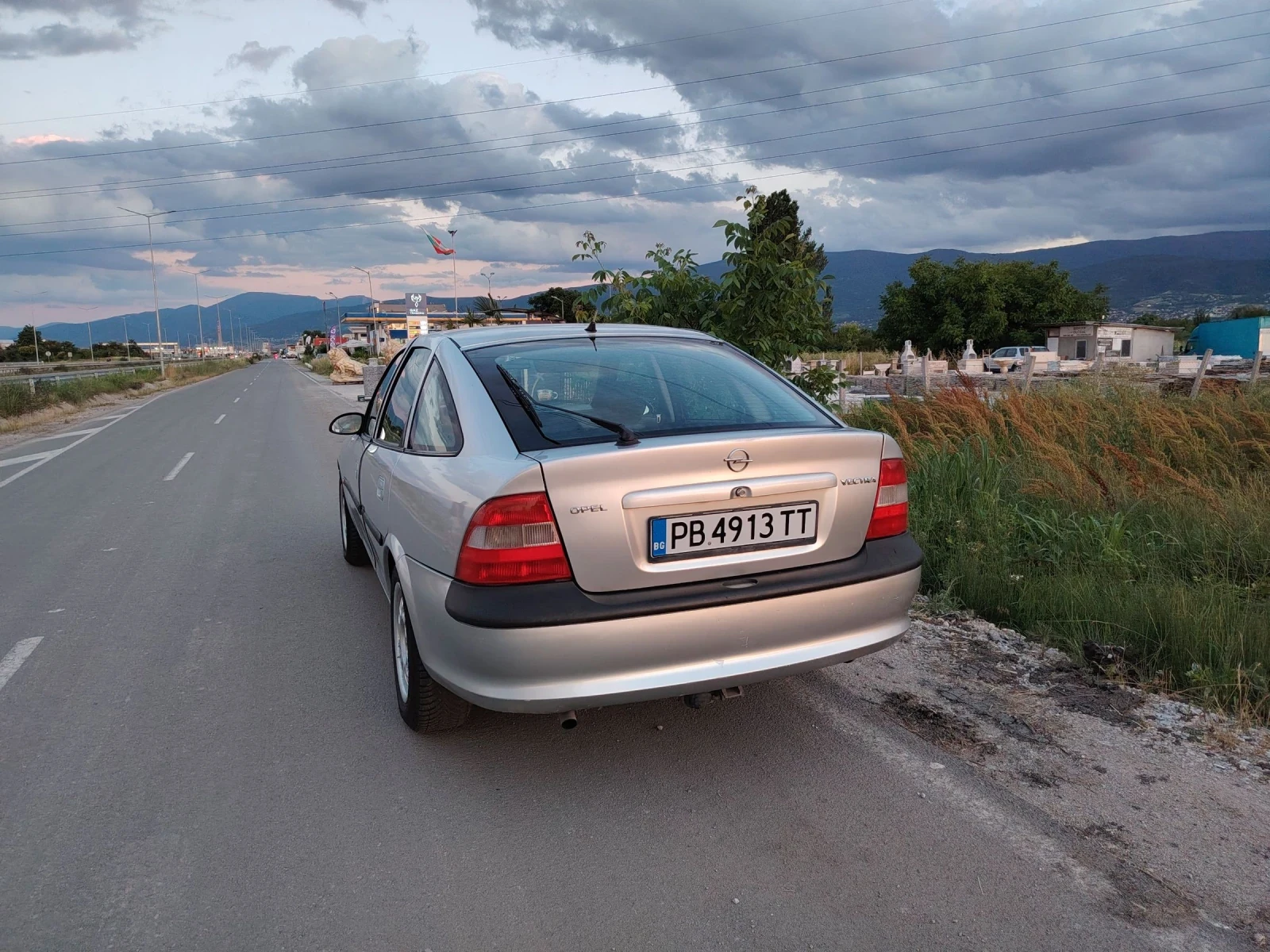 Opel Vectra 1.6 моно ГАРАЖНА, снимка 3 - Автомобили и джипове - 54896304