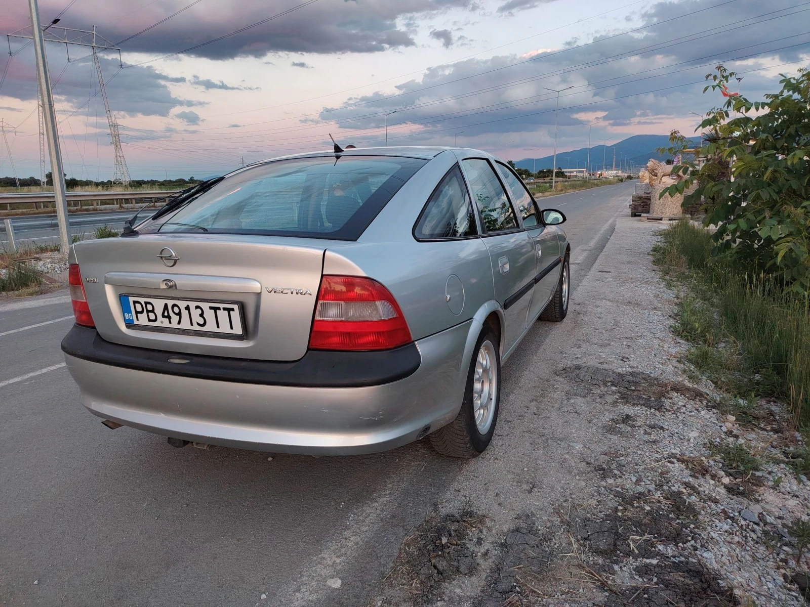 Opel Vectra 1.6 моно ГАРАЖНА, снимка 4 - Автомобили и джипове - 54896304