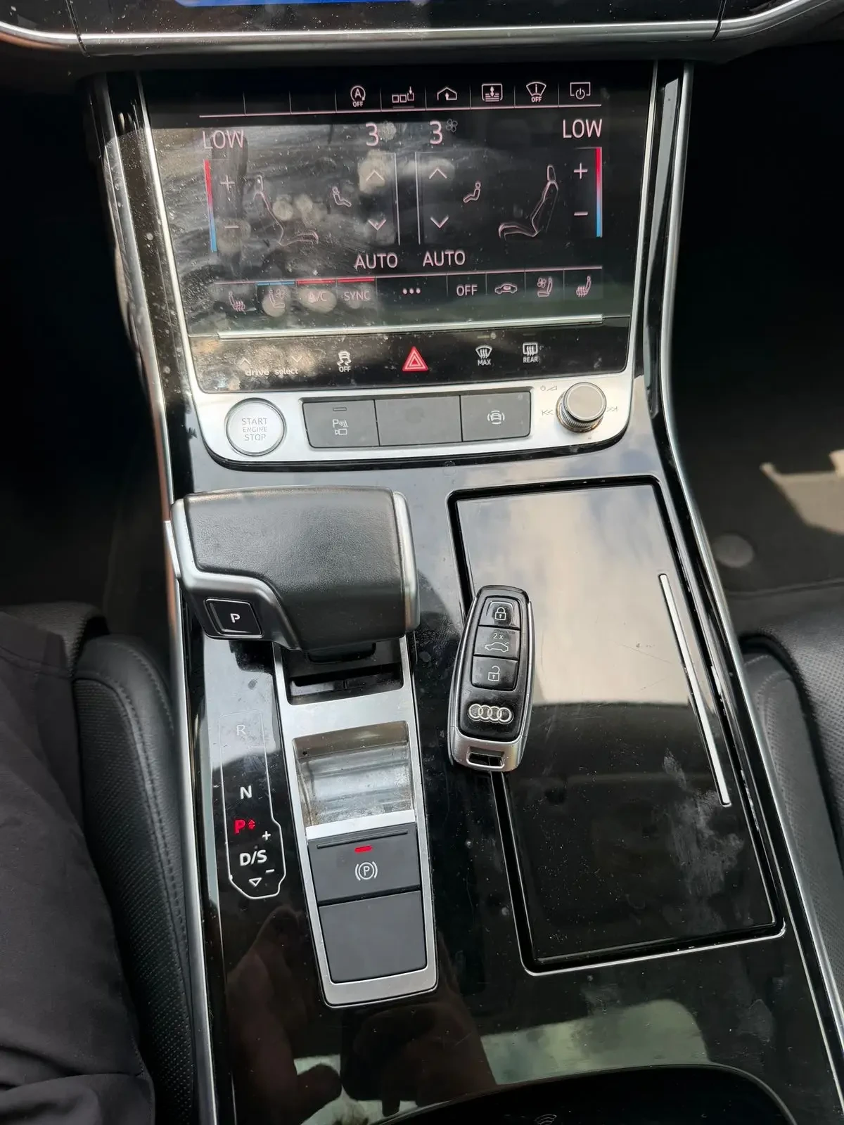 Audi A8 2020* 4.0T* МАСАЖ* ОБДУХ* 360* HUD* FULL MAXX, снимка 13 - Автомобили и джипове - 55611116