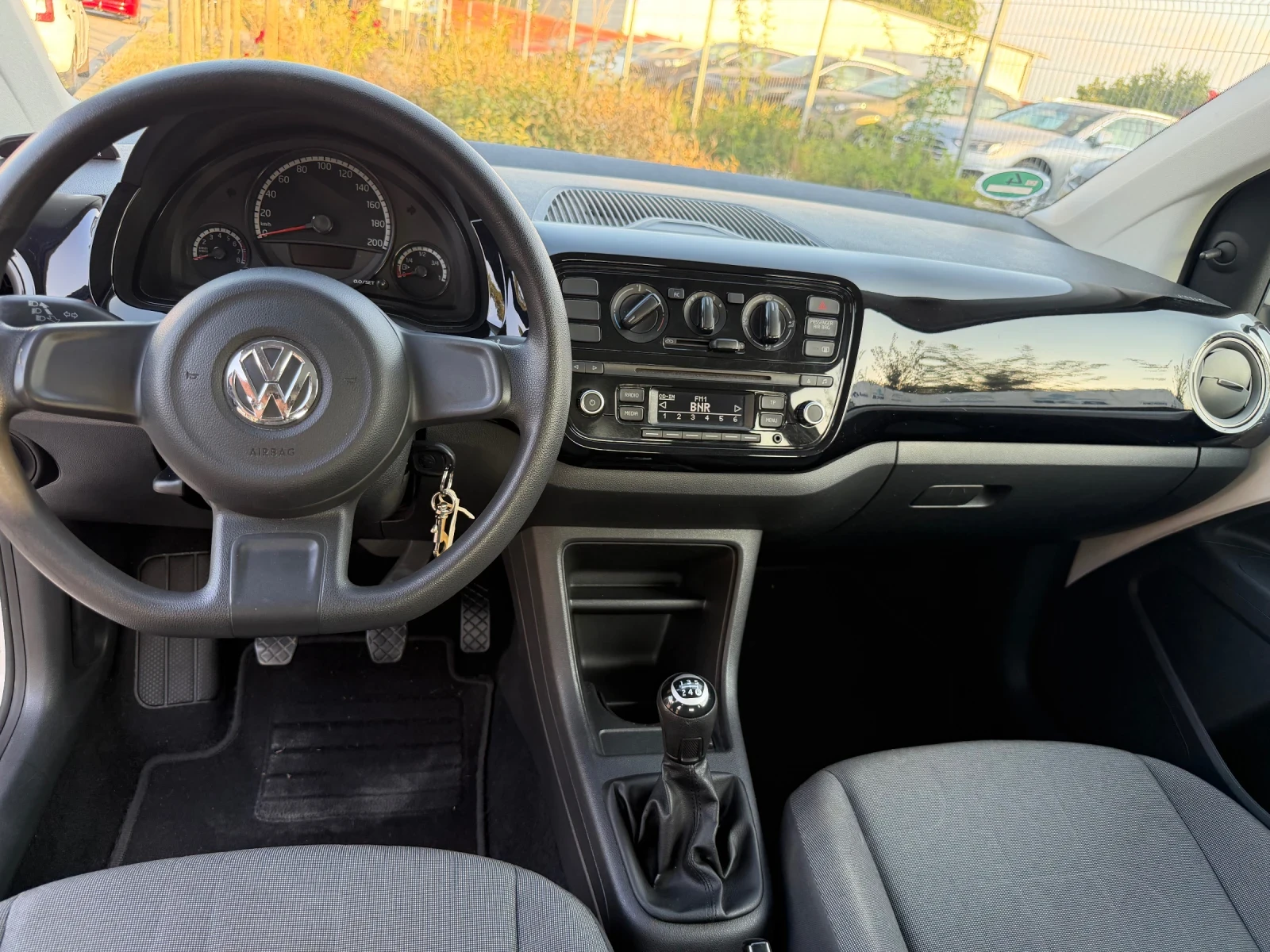 VW Up 128000км  Сервизна история Панорама парктроник, снимка 8 - Автомобили и джипове - 55771324