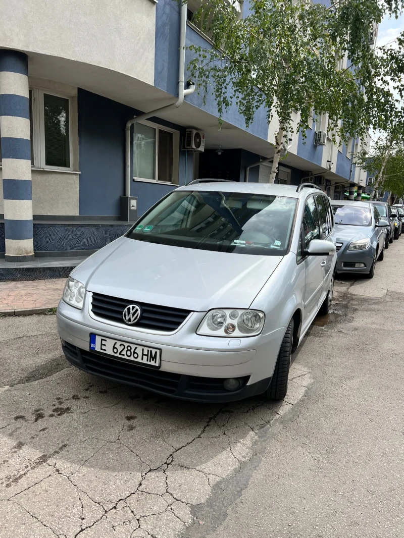 VW Touran 1.6 бензин, снимка 1 - Автомобили и джипове - 47084754