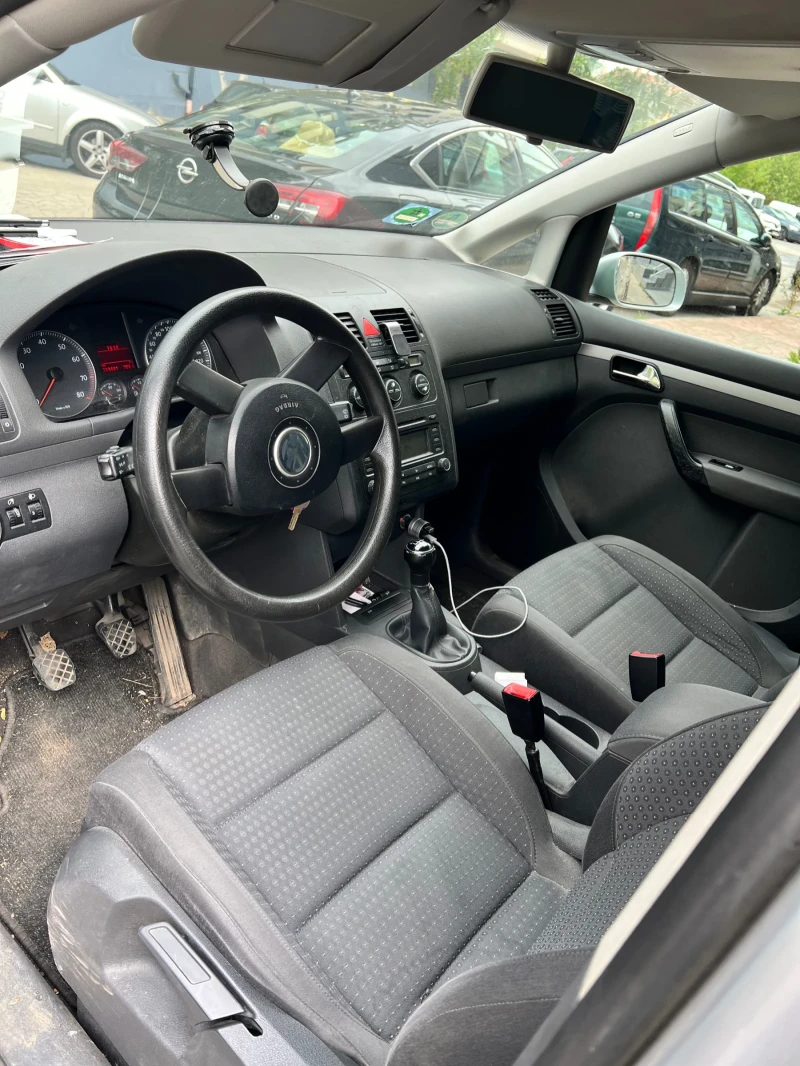 VW Touran 1.6 бензин, снимка 3 - Автомобили и джипове - 47084754