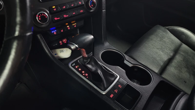 Kia Sportage 2.0 2WD PRESTIGE autogeorge.com, снимка 8 - Автомобили и джипове - 51903733