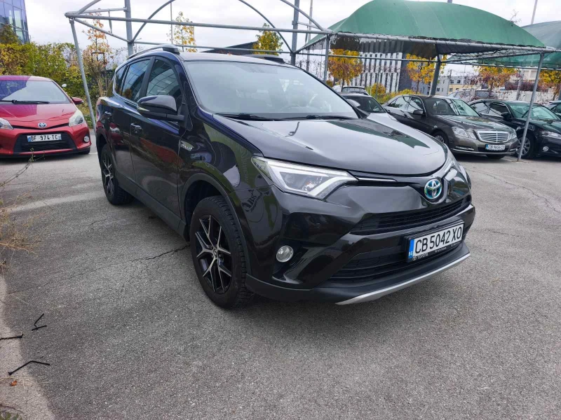 Toyota Rav4 2.5 Hybrid 197hp Executive Plus 4x4, снимка 2 - Автомобили и джипове - 52336869