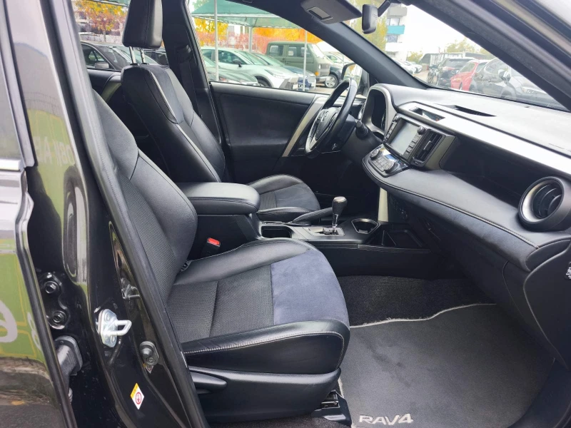 Toyota Rav4 2.5 Hybrid 197hp Executive Plus 4x4, снимка 12 - Автомобили и джипове - 52336869