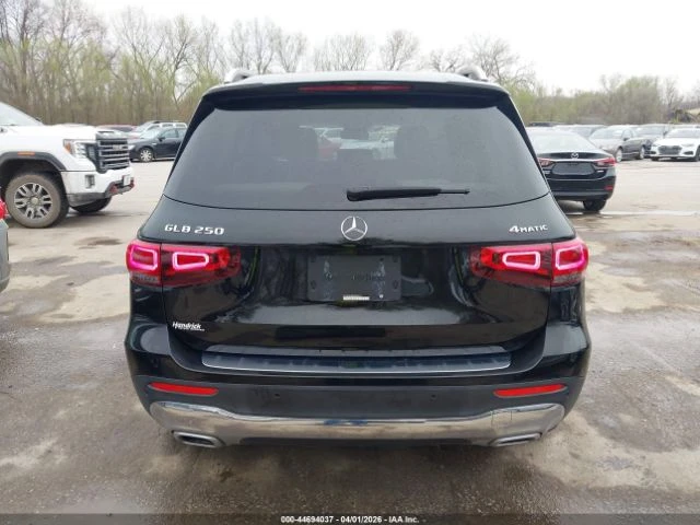 Mercedes-Benz GLB 250 * 4MATIC* КОЖА* ПОДГРЕВ* ПАНОРАМА* LED* , снимка 15 - Автомобили и джипове - 54766574