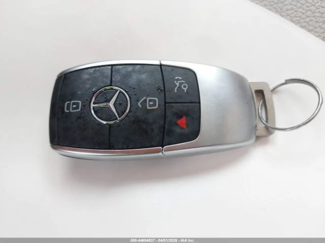 Mercedes-Benz GLB 250 * 4MATIC* КОЖА* ПОДГРЕВ* ПАНОРАМА* LED* , снимка 10 - Автомобили и джипове - 54766574