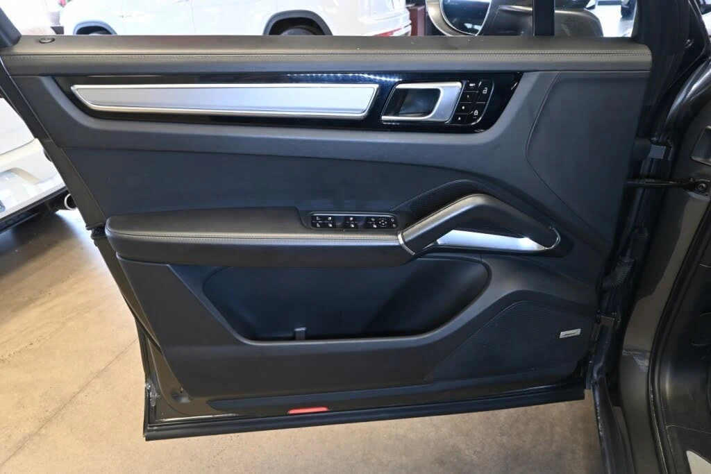 Porsche Cayenne TURBO * AWD * 360 * BOSE * ОБДУХВАНЕ  - изображение 6