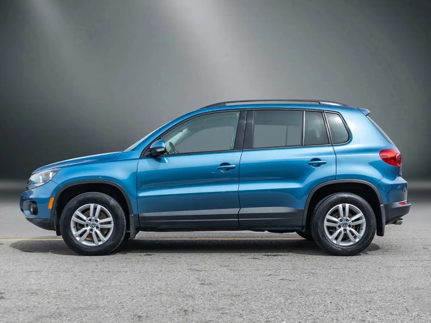 VW Tiguan Trendline * AвтоКредит * (ЦЕНА ДО БГ), снимка 3 - Автомобили и джипове - 55138913