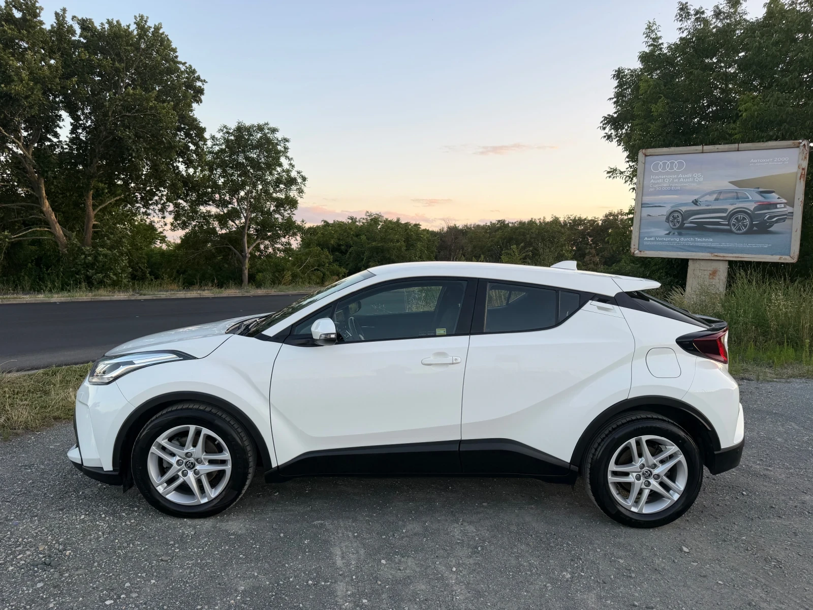Toyota C-HR HYBRID / FACELIFT / ЕВРО6 / YOUTUBE / WAZE , снимка 8 - Автомобили и джипове - 55287259