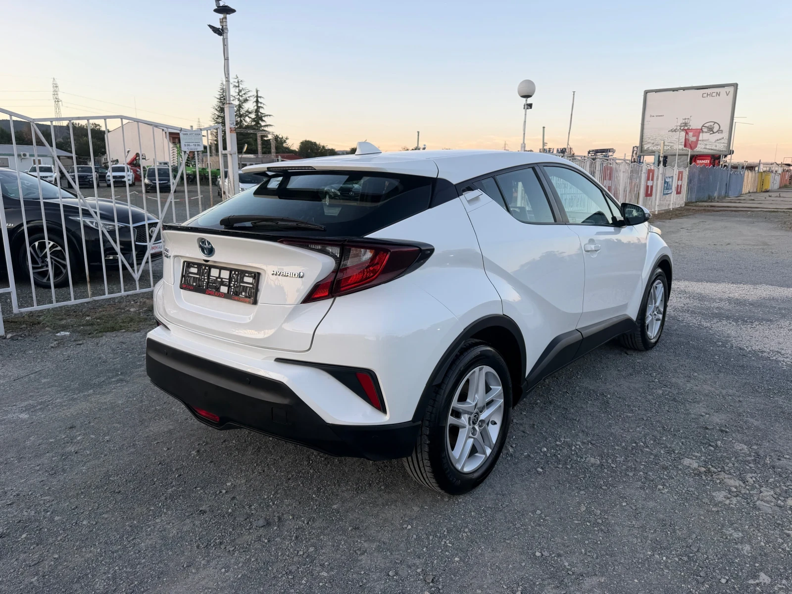 Toyota C-HR HYBRID / FACELIFT / ЕВРО6 / YOUTUBE / WAZE , снимка 5 - Автомобили и джипове - 55287259