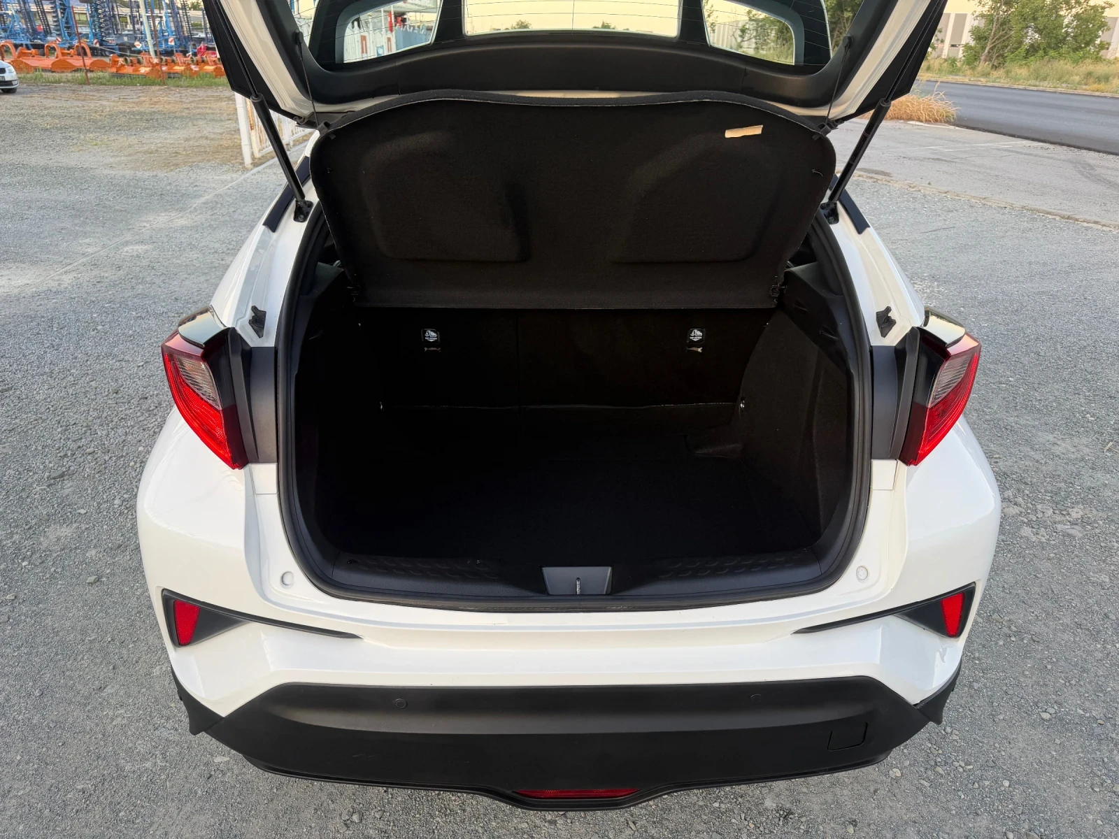 Toyota C-HR HYBRID / FACELIFT / ЕВРО6 / YOUTUBE / WAZE , снимка 15 - Автомобили и джипове - 55287259