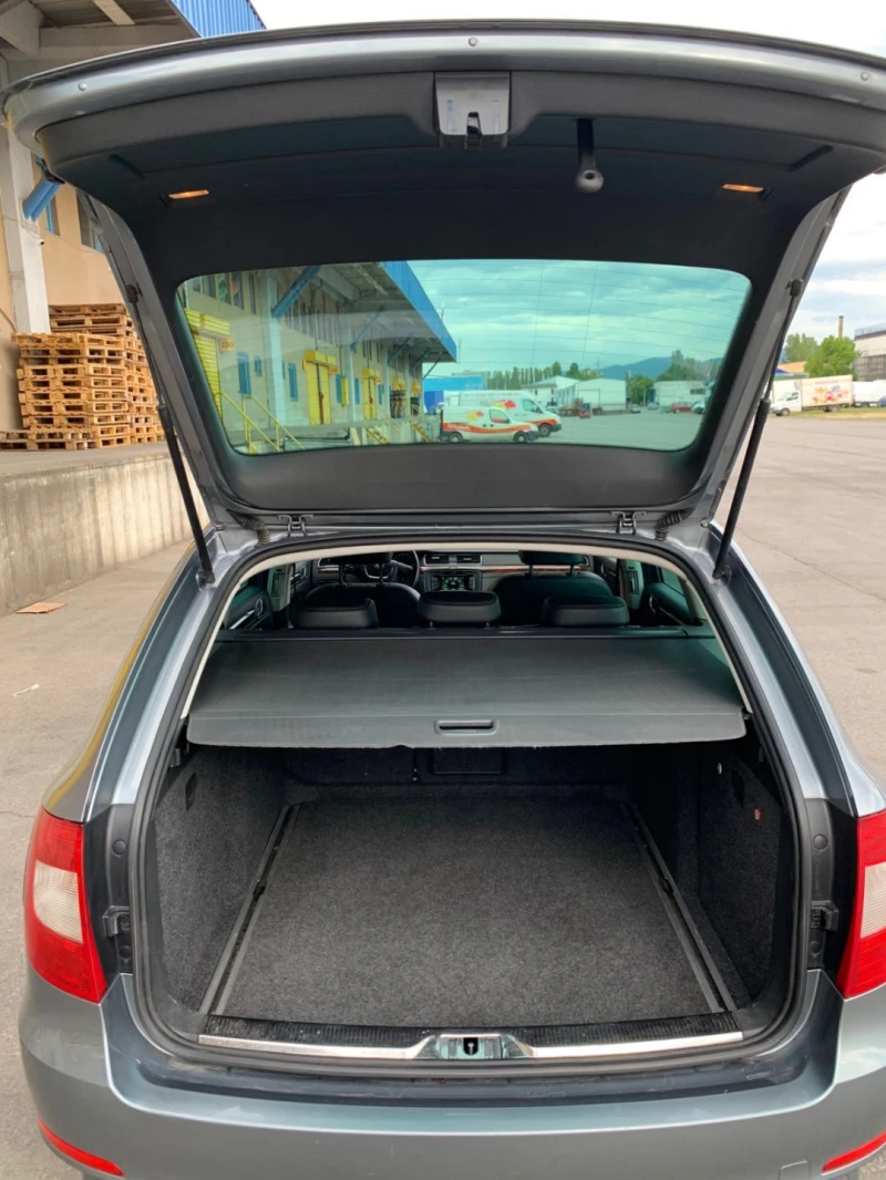 Skoda Superb Combi, снимка 13 - Автомобили и джипове - 53007545