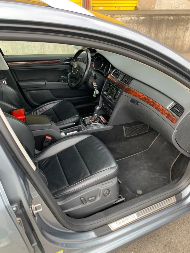 Skoda Superb Combi, снимка 8 - Автомобили и джипове - 53007545