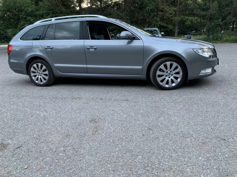Skoda Superb Combi, снимка 4 - Автомобили и джипове - 53007545