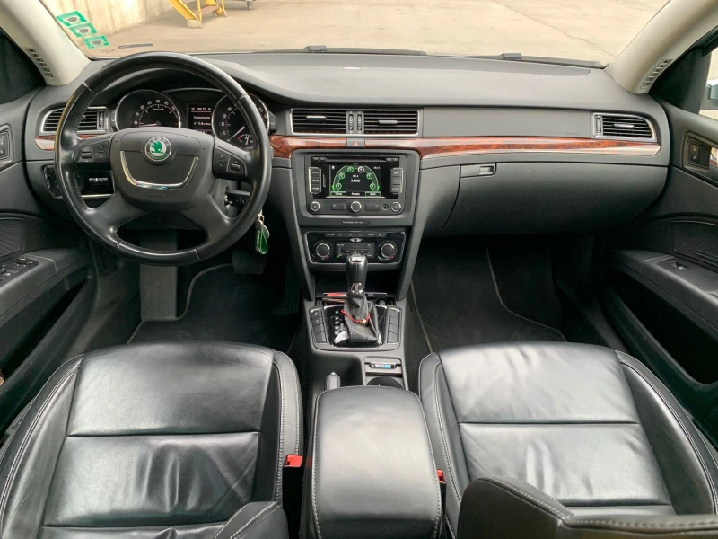 Skoda Superb Combi, снимка 5 - Автомобили и джипове - 53007545