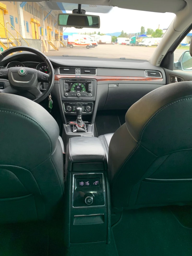 Skoda Superb Combi, снимка 11 - Автомобили и джипове - 53007545