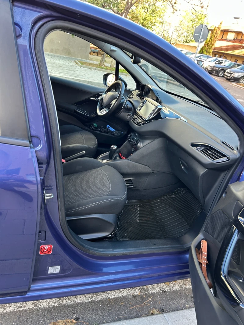 Peugeot 208, снимка 2 - Автомобили и джипове - 52997517