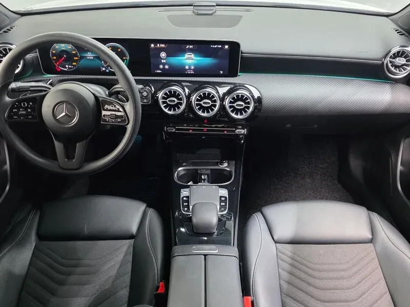 Mercedes-Benz A 220  Sedan, снимка 14 - Автомобили и джипове - 56083666