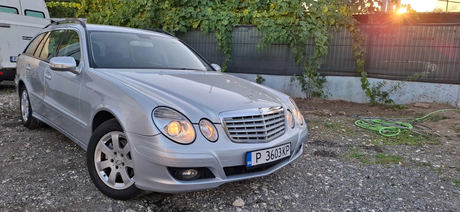 Mercedes-Benz E 220  - изображение 2