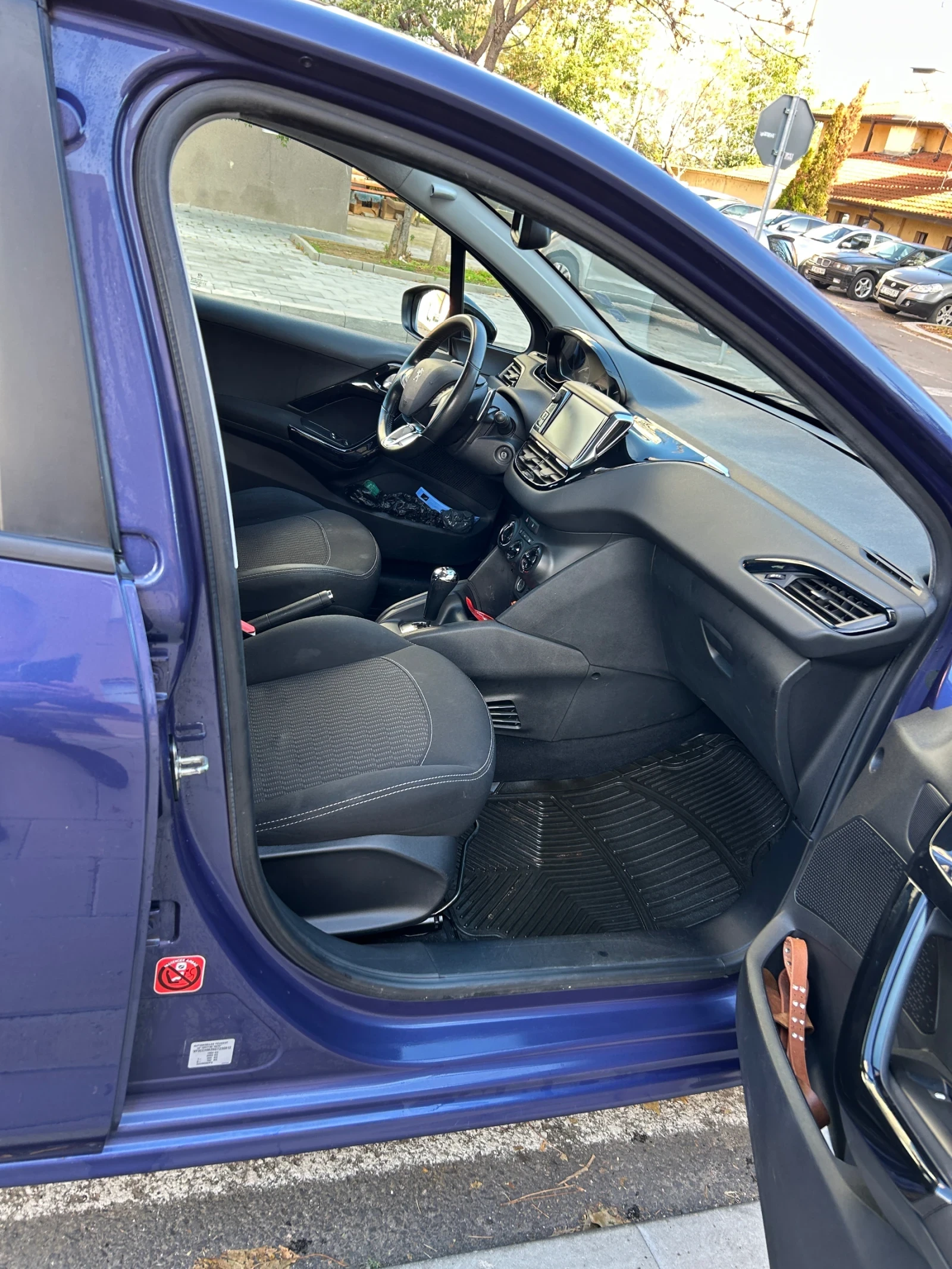 Peugeot 208  - изображение 2