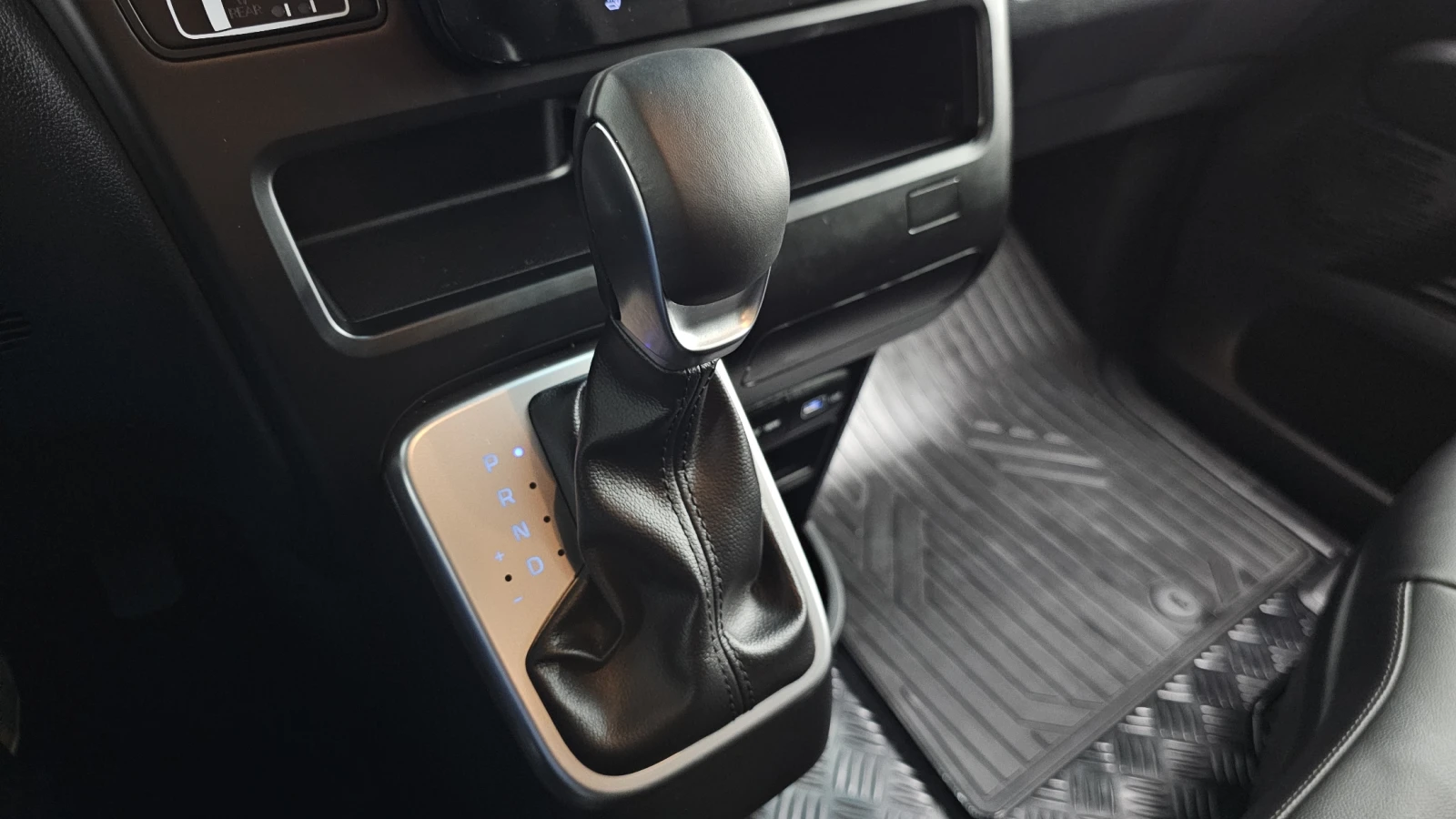 Hyundai Staria L3.5 Tourer 9seater autogeorge.com - изображение 8