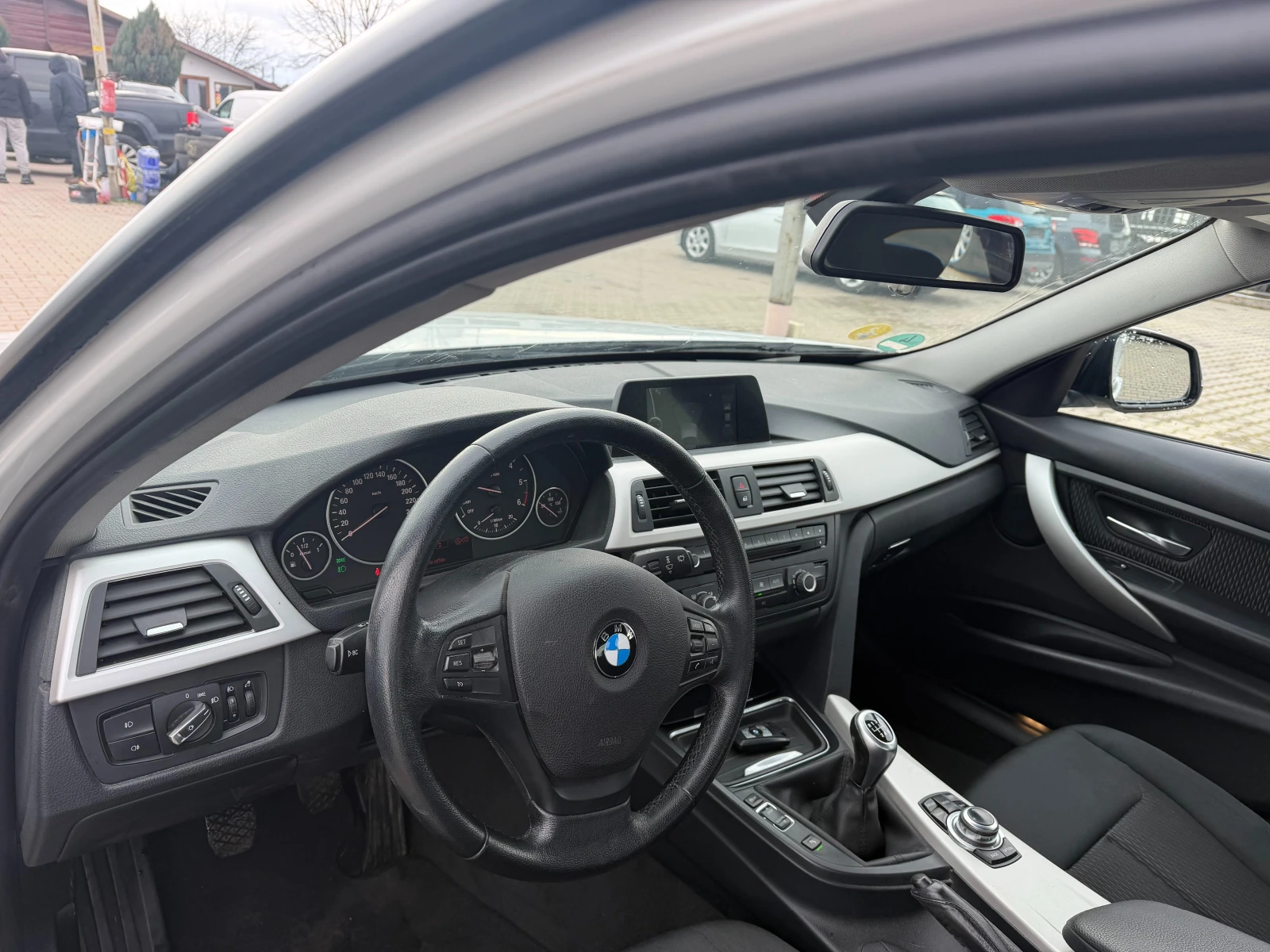 BMW 318 D NAVI EURO 5 - изображение 10