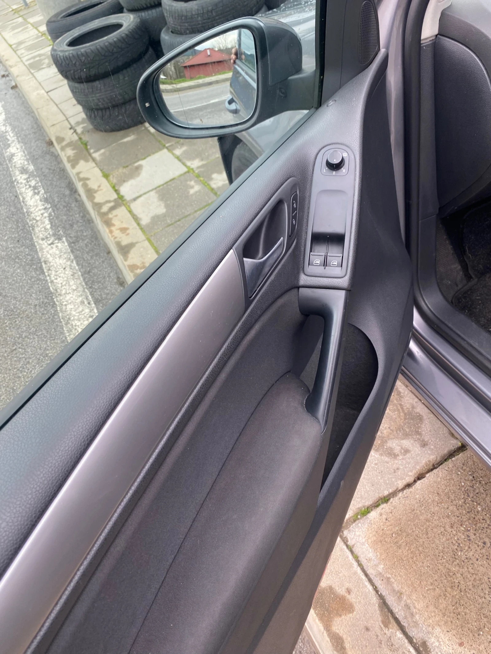 VW Golf 1.6tdi, снимка 10 - Автомобили и джипове - 53955140