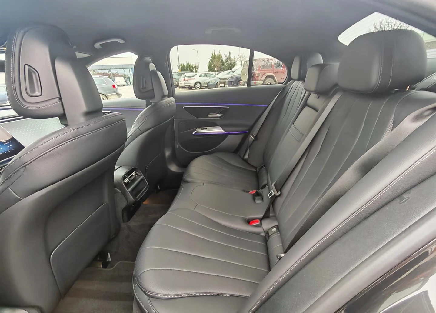 Mercedes-Benz E 200 Sedan, снимка 6 - Автомобили и джипове - 54626163