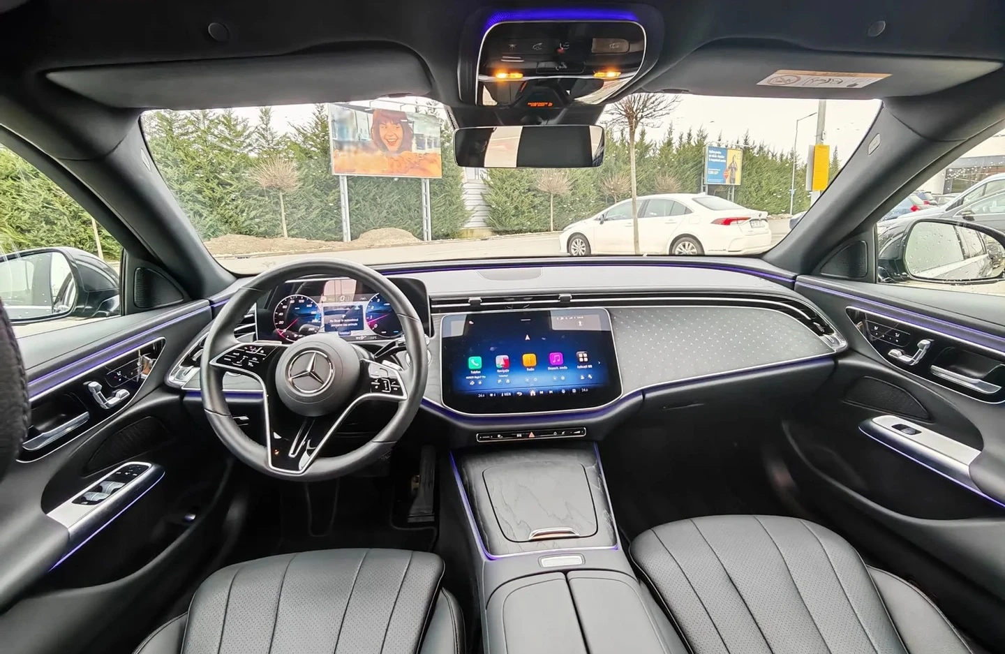 Mercedes-Benz E 200 Sedan, снимка 4 - Автомобили и джипове - 54626163