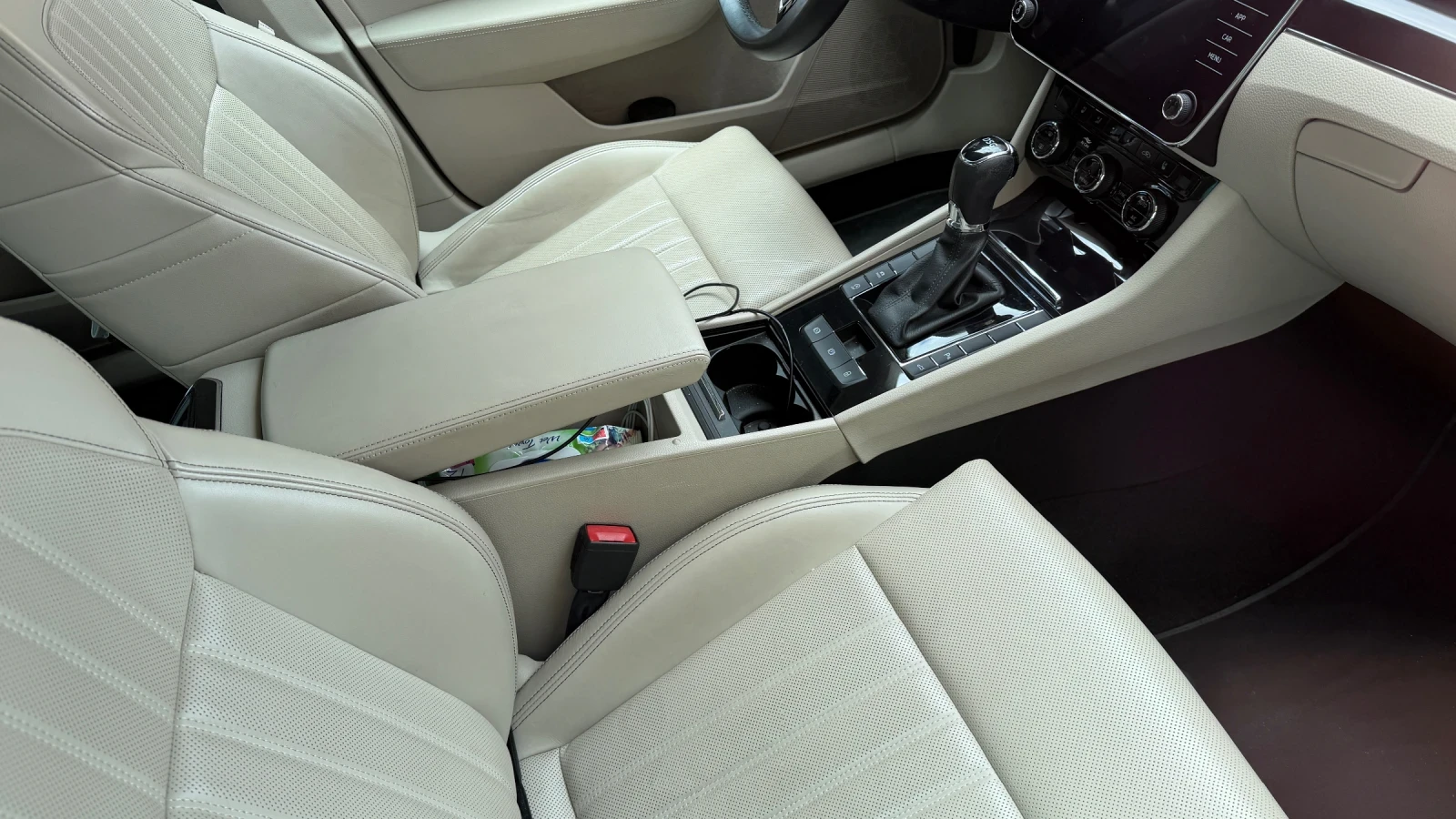 Skoda Superb 2.0 TDI 150hp Laurin, снимка 5 - Автомобили и джипове - 55414497