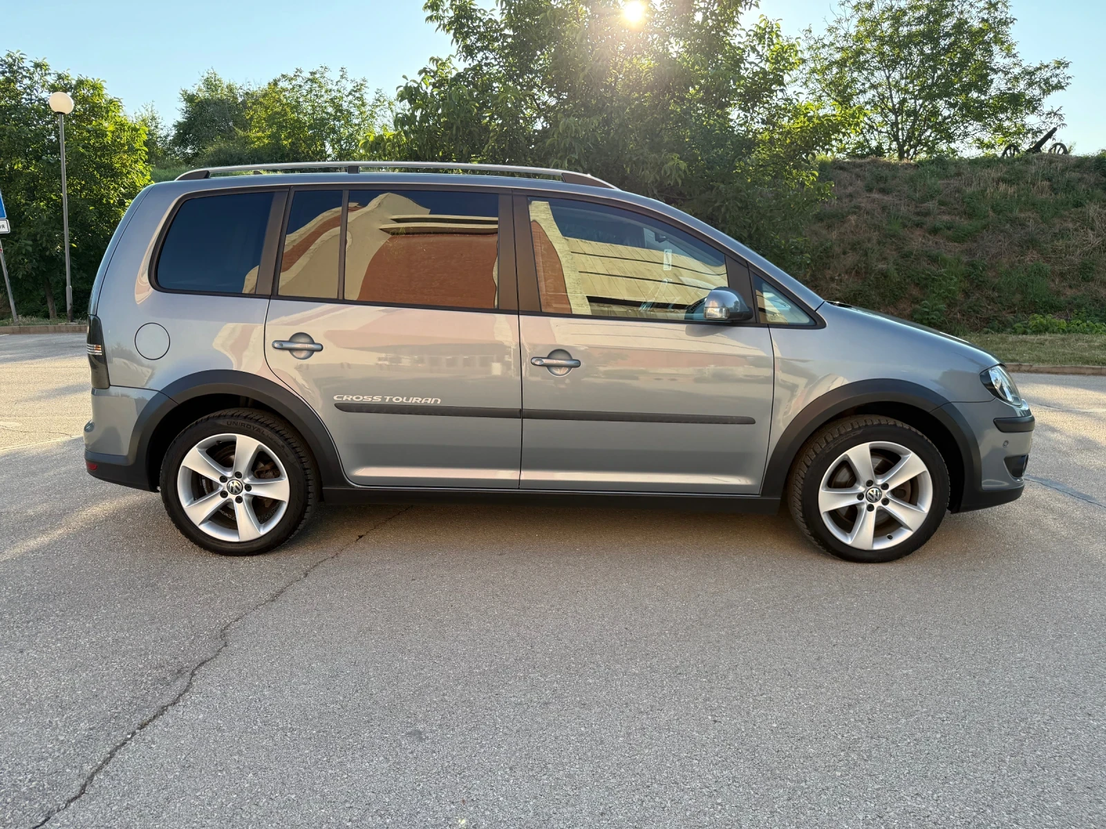 VW Touran 2.0TDI DSG 170 к.с, снимка 6 - Автомобили и джипове - 55479786