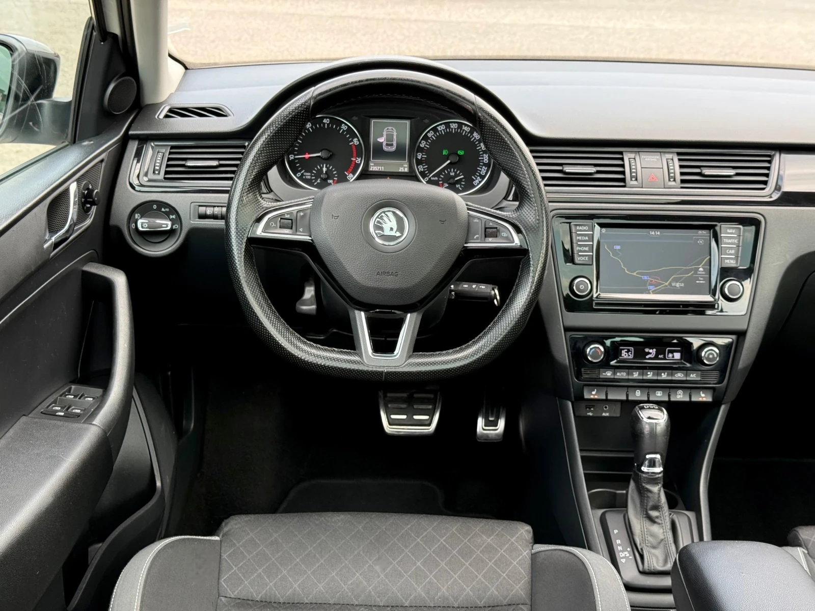 Skoda Rapid Monte Carlo* DSG* Панорама, снимка 10 - Автомобили и джипове - 55710628
