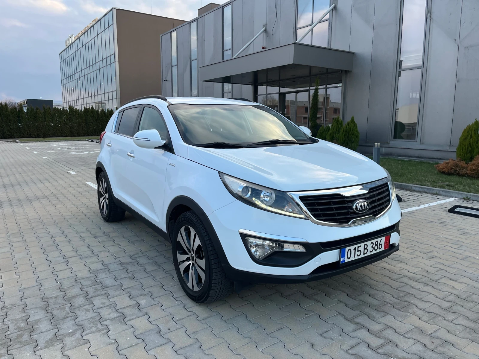 Kia Sportage 2.0CRDI* 4x4* Нави* Андроид* Нови гуми* Перфектен*