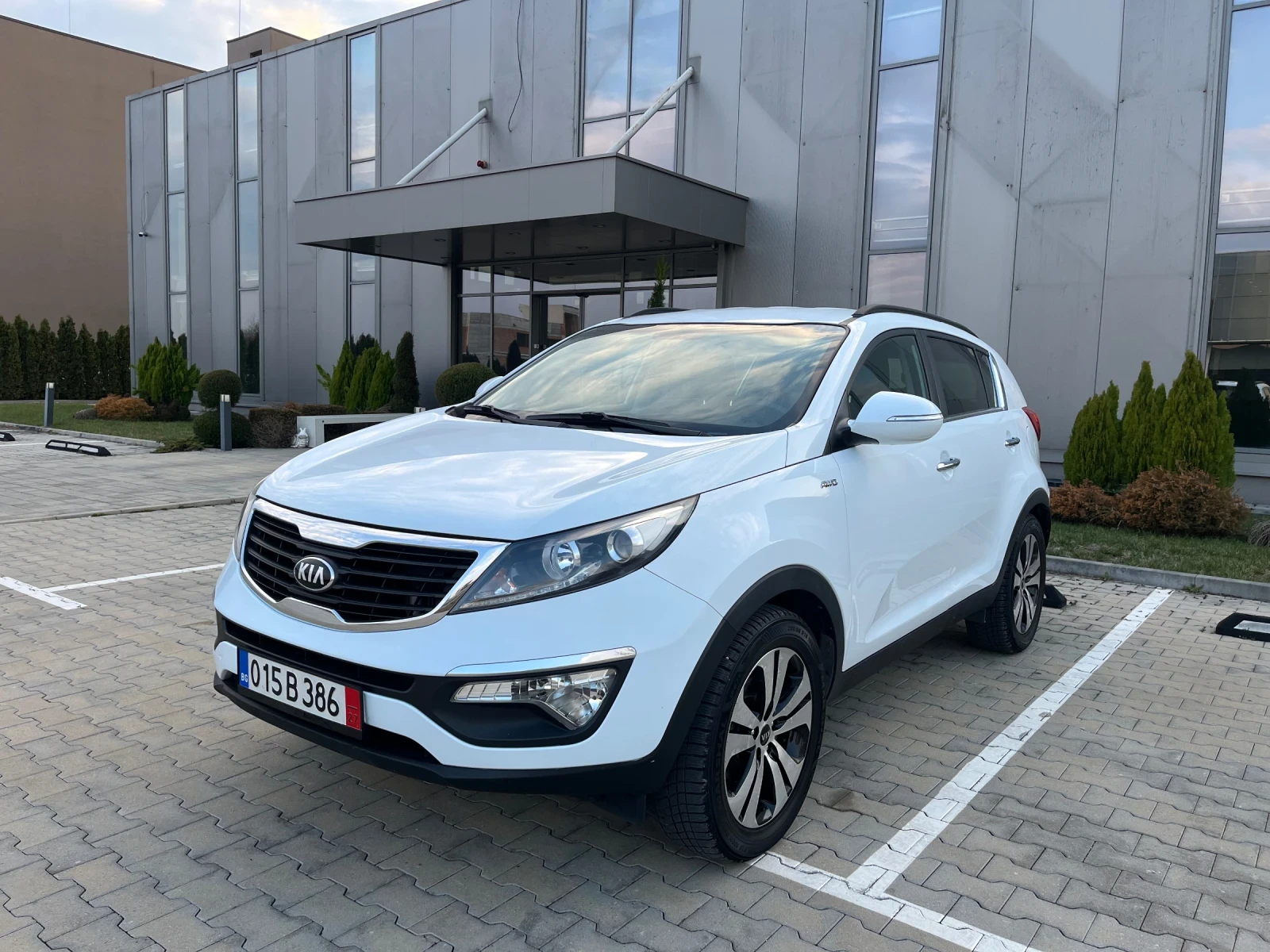 Kia Sportage 2.0CRDI* 4x4* Нави* Андроид* Нови гуми* Перфектен* - изображение 4
