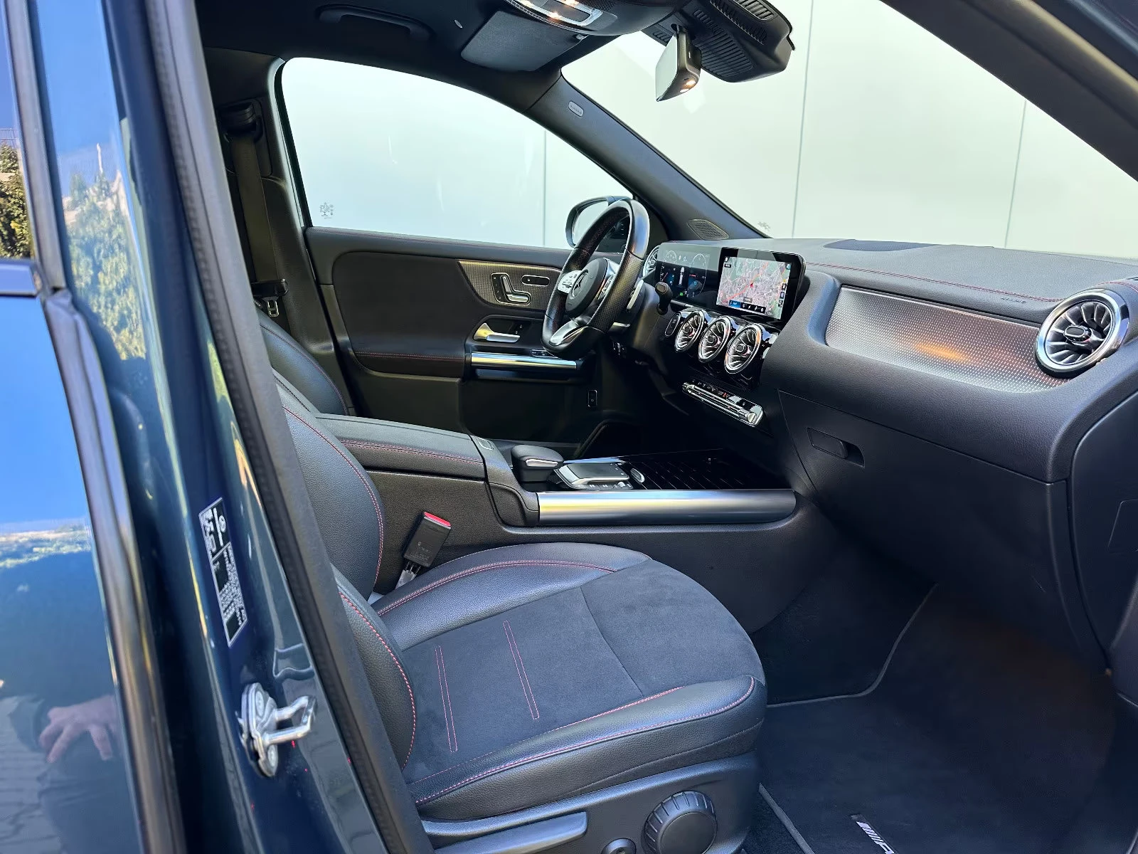 Mercedes-Benz EQA 300/4MATIC/228HP/AMG/NIGHT/AHK/MEMO/CAM/LED/931g, снимка 13 - Автомобили и джипове - 53871861