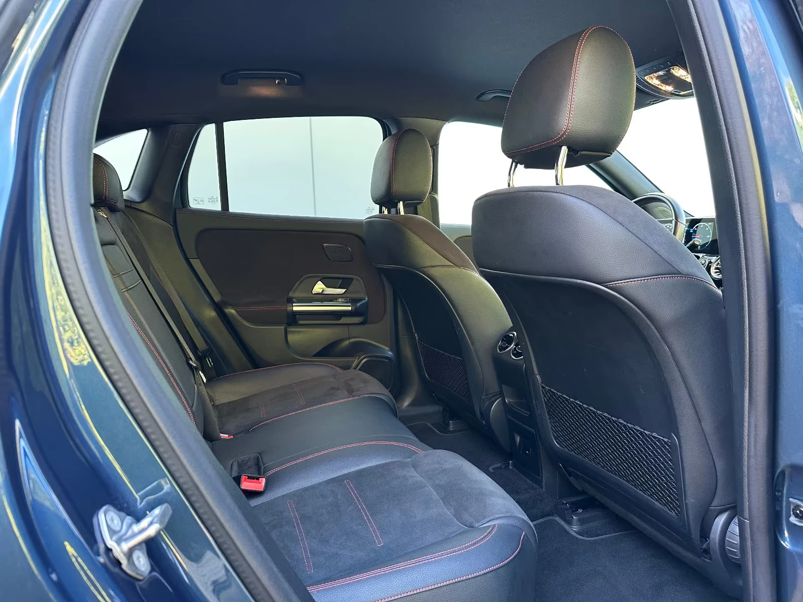 Mercedes-Benz EQA 300/4MATIC/228HP/AMG/NIGHT/AHK/MEMO/CAM/LED/931g, снимка 15 - Автомобили и джипове - 53871861