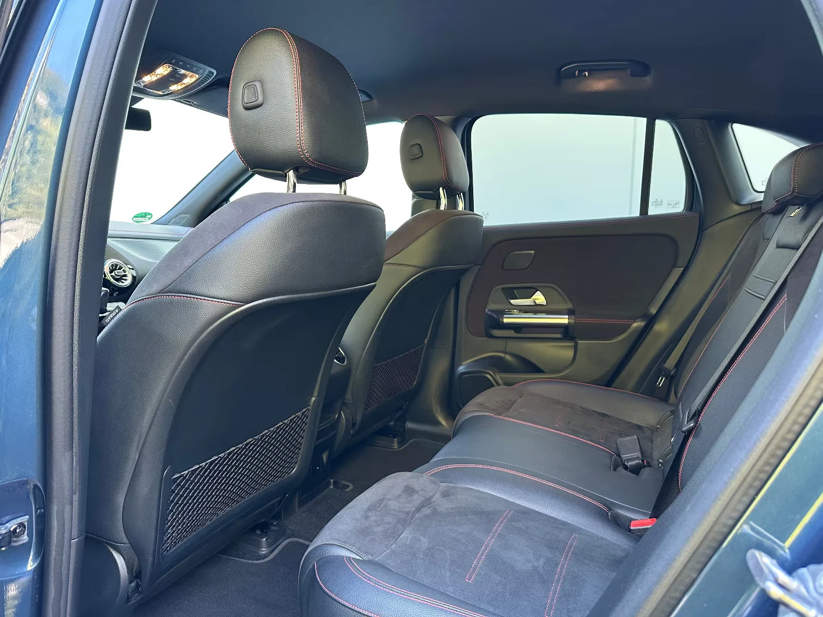 Mercedes-Benz EQA 300/4MATIC/228HP/AMG/NIGHT/AHK/MEMO/CAM/LED/931g, снимка 14 - Автомобили и джипове - 53871861