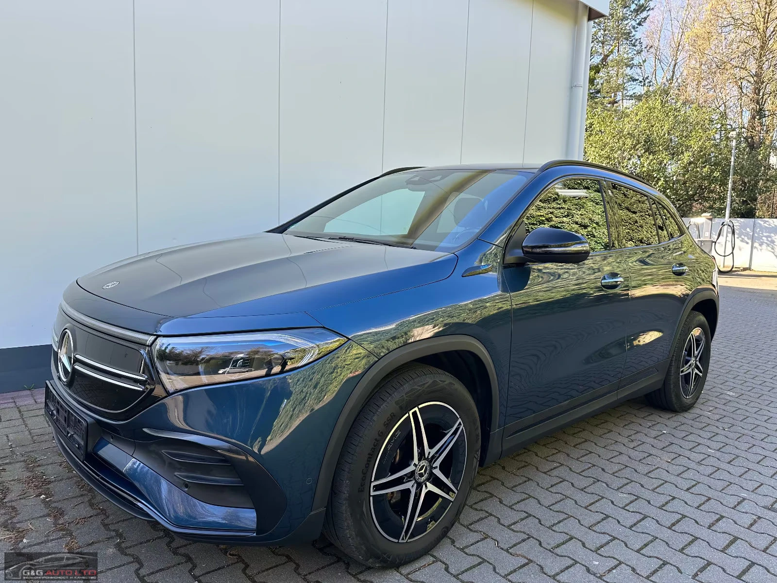 Mercedes-Benz EQA 300/4MATIC/228HP/AMG/NIGHT/AHK/MEMO/CAM/LED/931g | Auto.bg — изображение 1