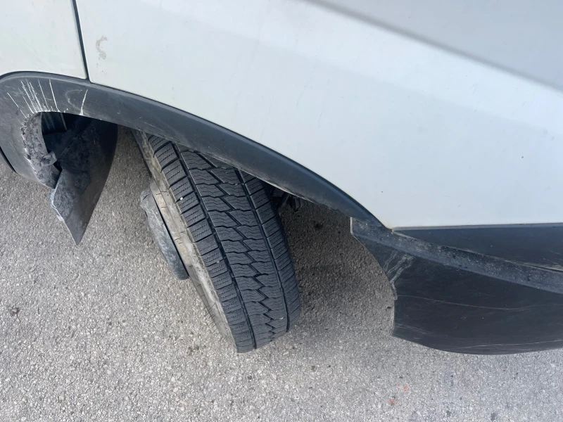 Iveco Daily, снимка 15 - Бусове и автобуси - 52935445